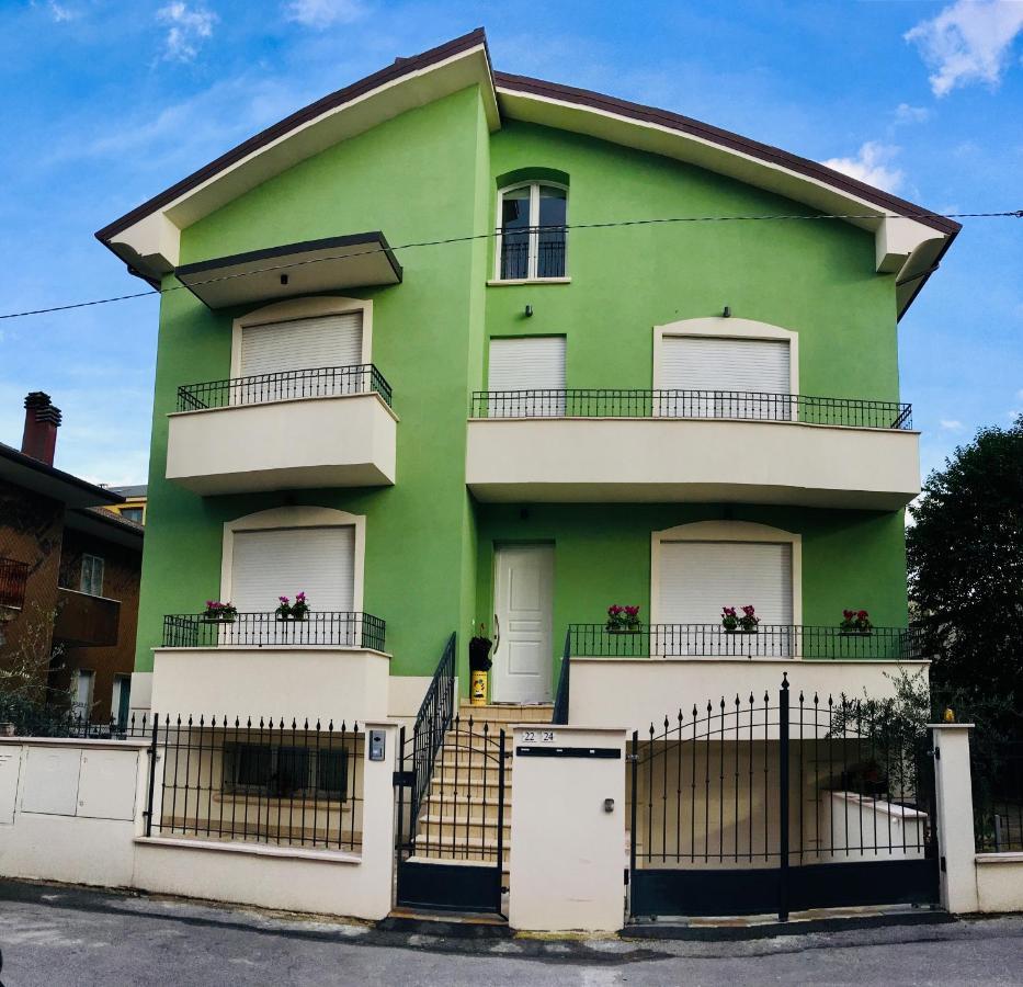 Ferienwohnung Residenza Elena Rimini Exterior foto